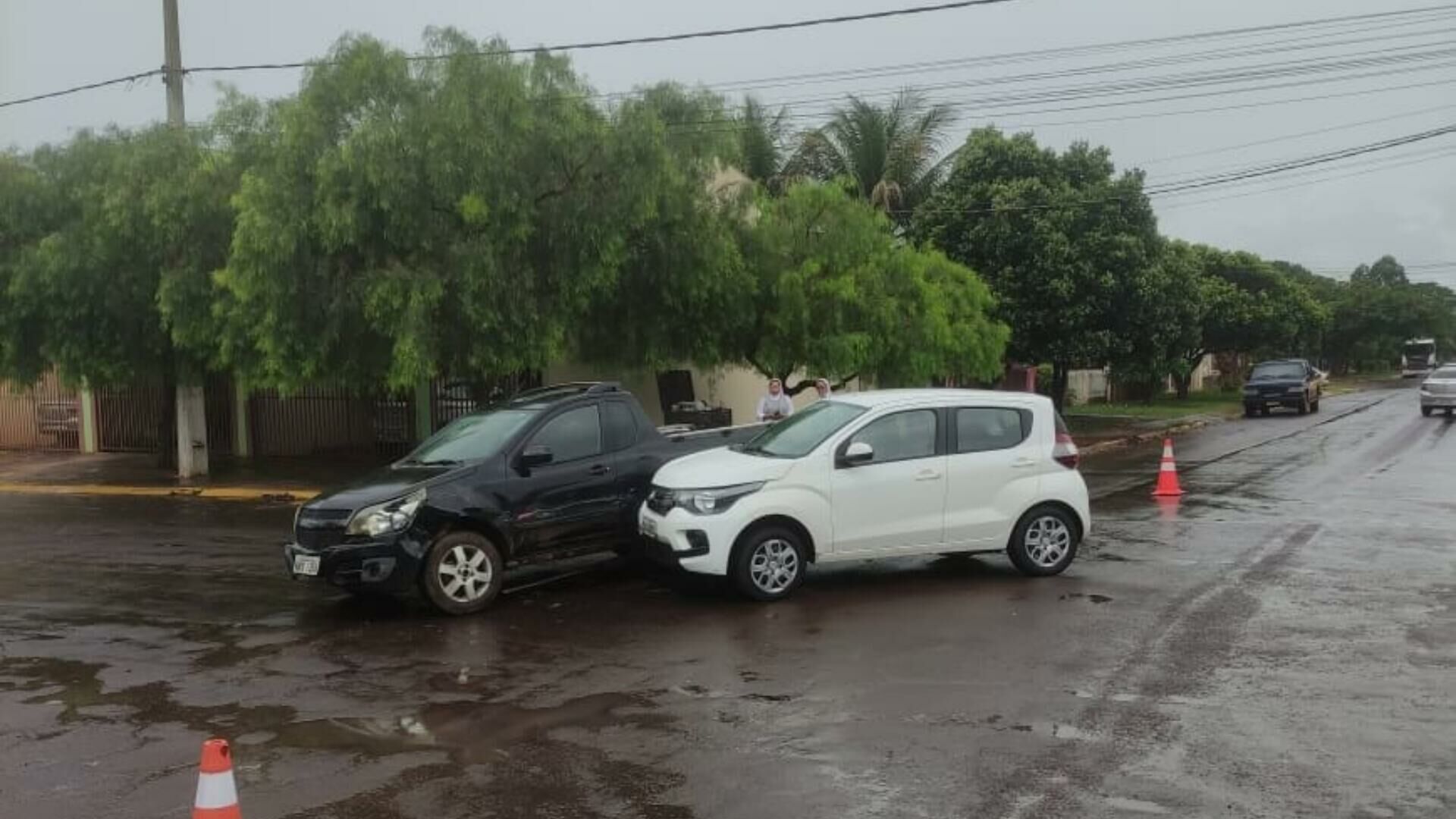 Imagem de compartilhamento para o artigo Acidente entre dois carros deixa freira e gestante feridas em São Gabriel do Oeste da MS Todo dia